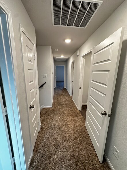 Building Photo - 22114 Regal Heights Dr