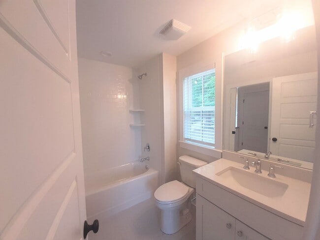 Building Photo - Beautiful 3 Bedroom, 3 Bathroom New Constr...