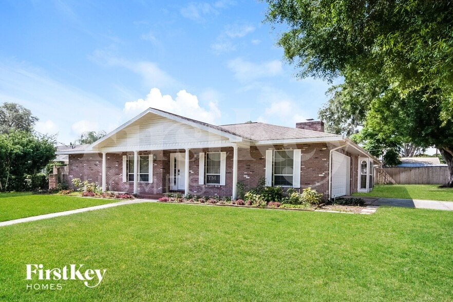 Building Photo - 815 Lake Elbert Ct