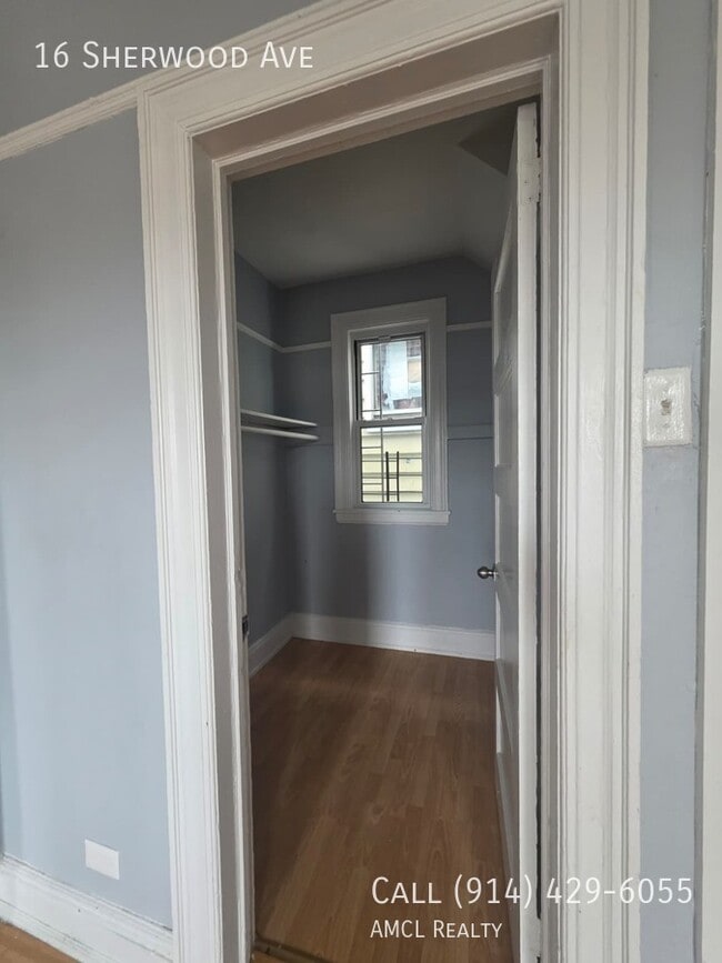 Building Photo - 16 Sherwood Ave