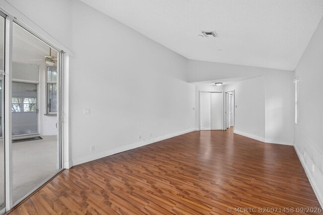 Building Photo - 924 Spoonbill Cir
