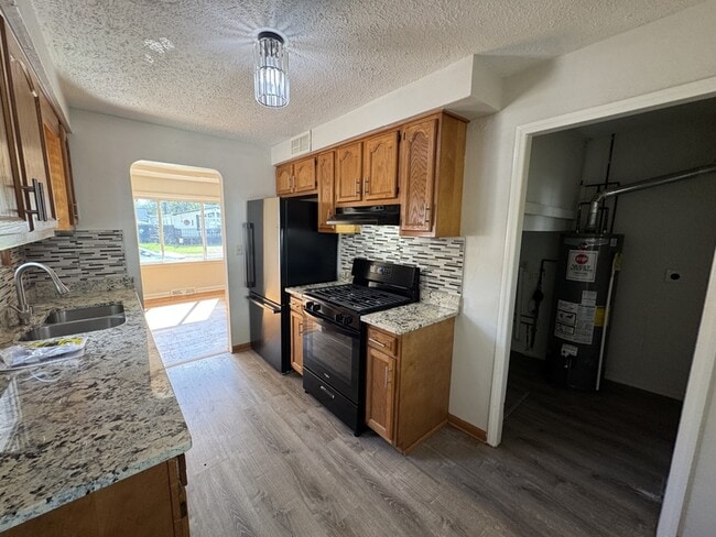 Building Photo - 13506 Bennington Ave