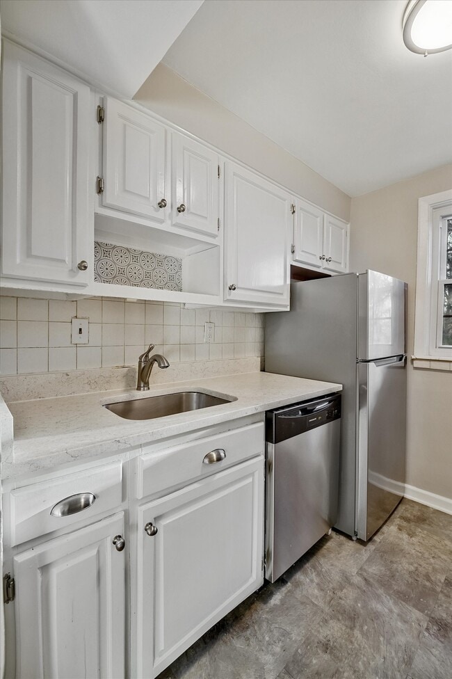 Building Photo - 704 S Arlington Mill Dr