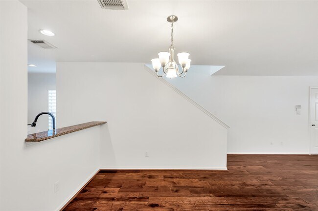 Building Photo - 1719 Redwing Bluff Dr