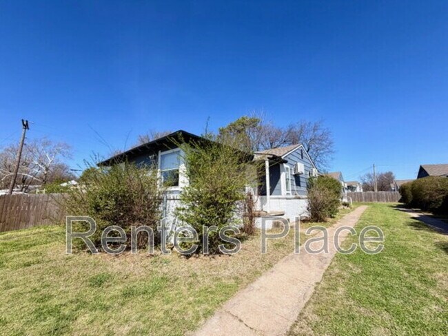 Building Photo - 2915 E Easton St