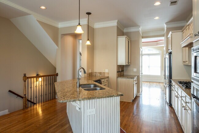 Building Photo - 913 Telfair Close