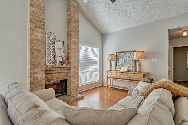 Building Photo - 23419 Summer Pine Dr