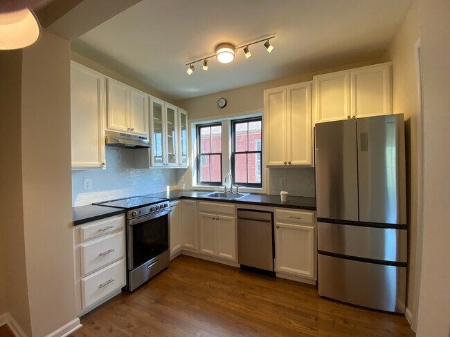 Building Photo - 13 John St