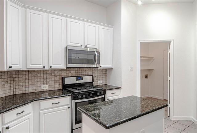 Building Photo - 6803 Hillwood Dr
