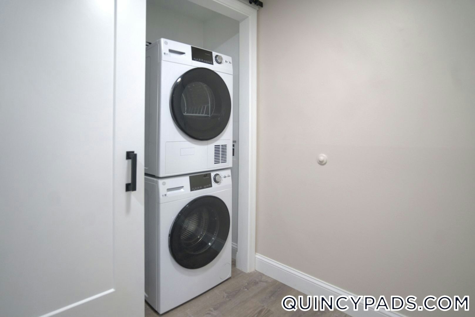 Building Photo - 22 Presidential Dr