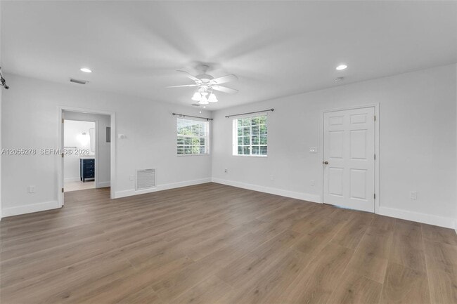 Building Photo - 9121 Ridgeland Dr