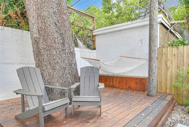 Building Photo - 150 NE 50th St