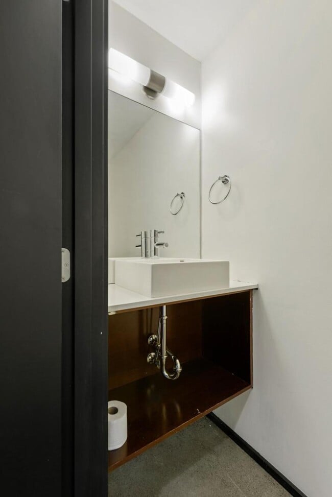Building Photo - 1 bedroom in Seattle WA 98108