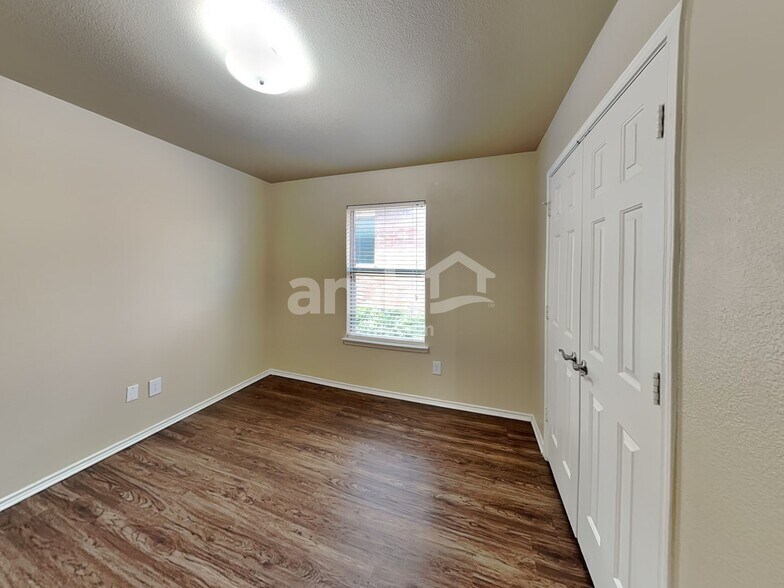 Building Photo - 3917 Cane River Rd