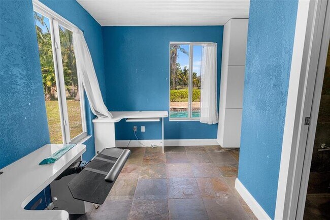 Building Photo - 8619 SW 51st St