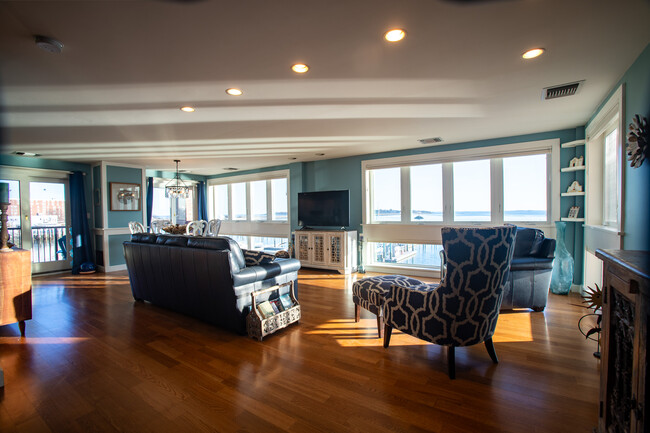 Building Photo - 154 Lynnway