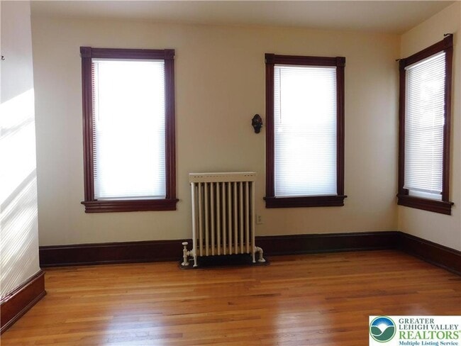 Building Photo - 300 S 9th St