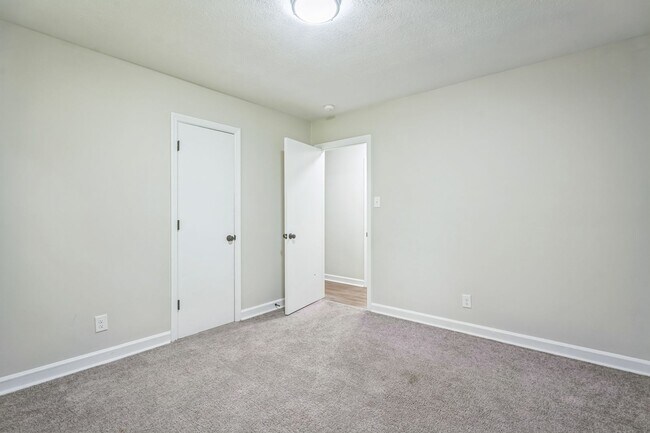 Building Photo - 4BR Brick Ranch with Upgrades & Room to Feel at Home!