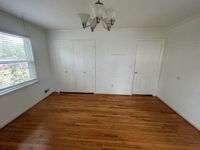 Building Photo - 7201 Mountainbrook Dr