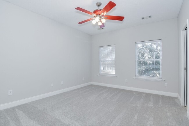 Building Photo - Large House on 3.5 Acres in Harlem