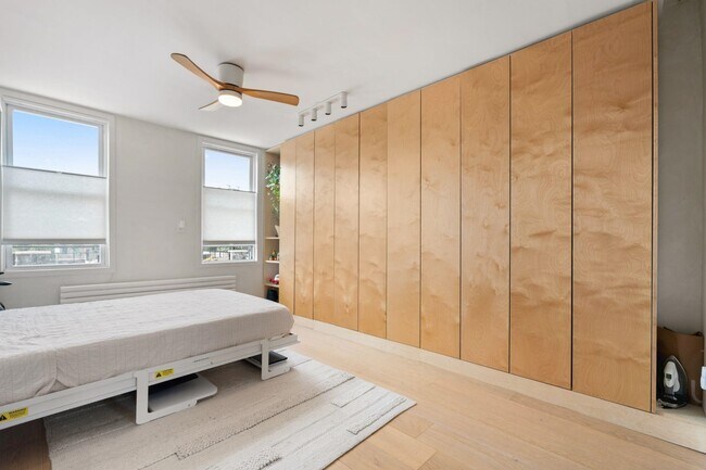 Building Photo - 320 67th St