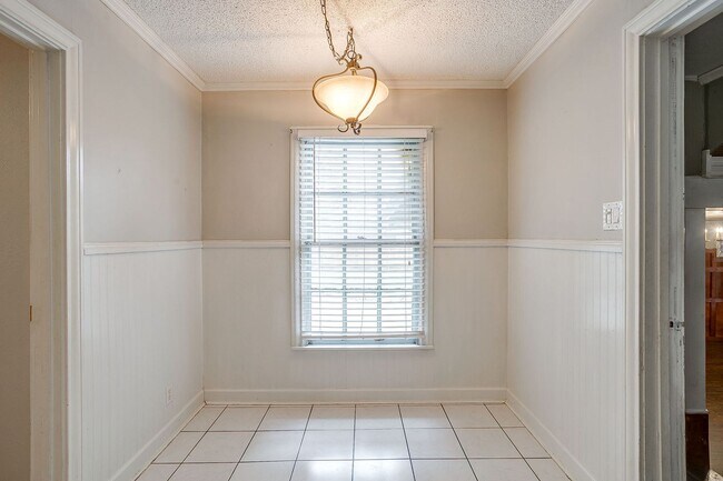 Building Photo - 406 Bellevue Dr