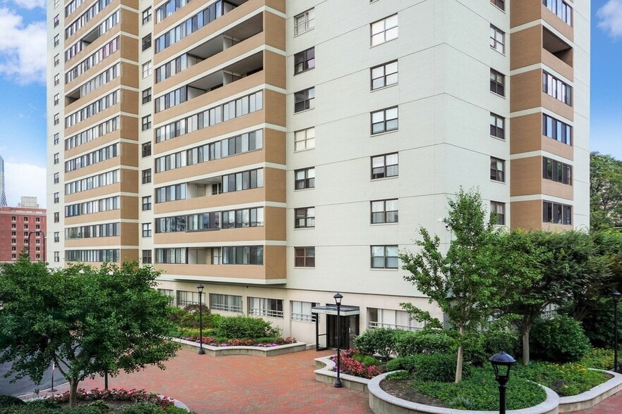 Building Photo - 6 Whittier Pl