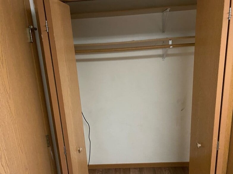 Primary Photo - 106 5th Ave S