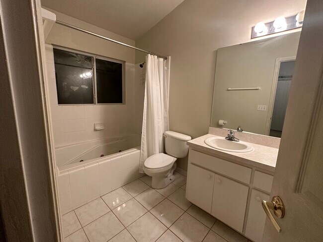 Master’s bathroom - 1013 SW 75th Way