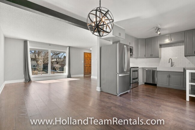 Building Photo - Updated Littleton House in GREAT LOCATION near Streets of SouthGlenn