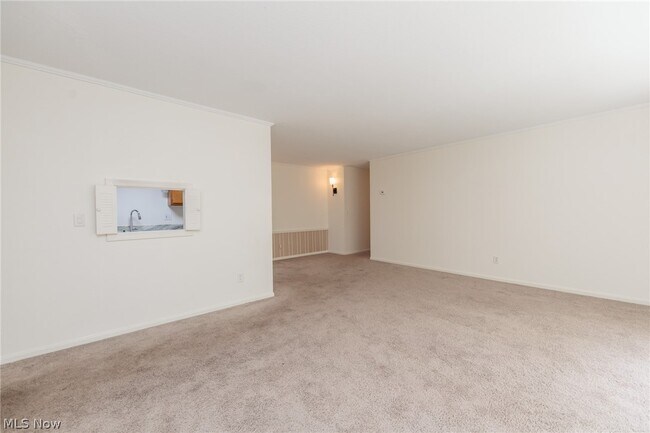 Building Photo - 7020 Carriage Hill Dr