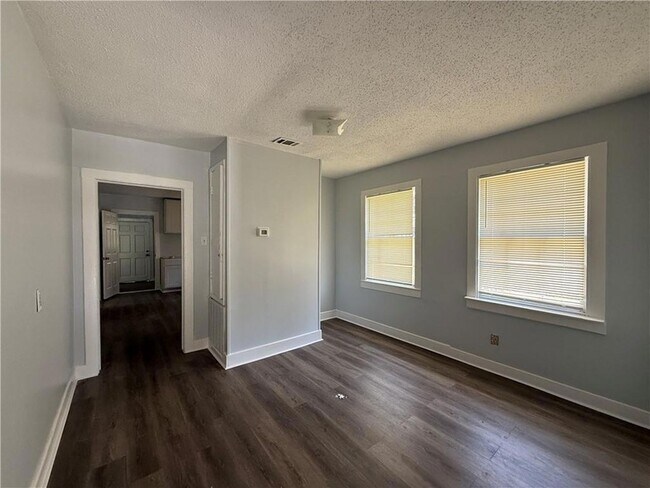 Building Photo - 1206 Alba St