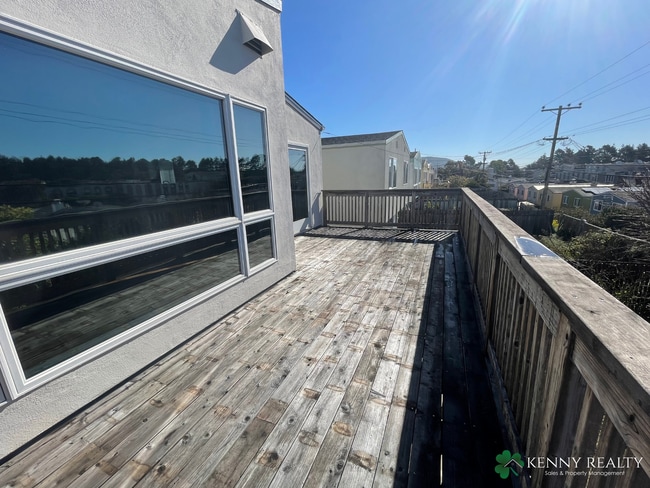Building Photo - Remodeled Three Bedroom Plus Bonus Room House in Daly City