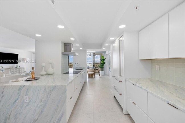 Building Photo - 400 N Flagler Dr