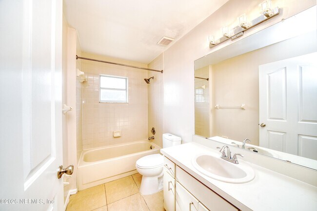 Building Photo - 5628 Loma Vista Dr W