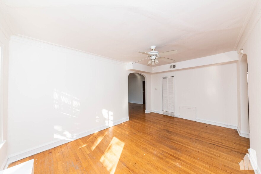 Building Photo - 2654 W Ardmore Ave