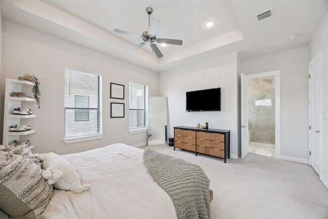 Building Photo - 5729 Larkin St