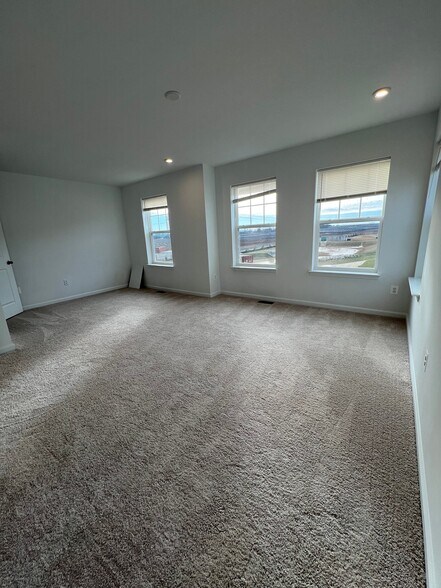 Building Photo - 18 Bruton Ln