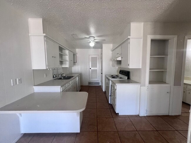 Building Photo - 1310 65th Dr