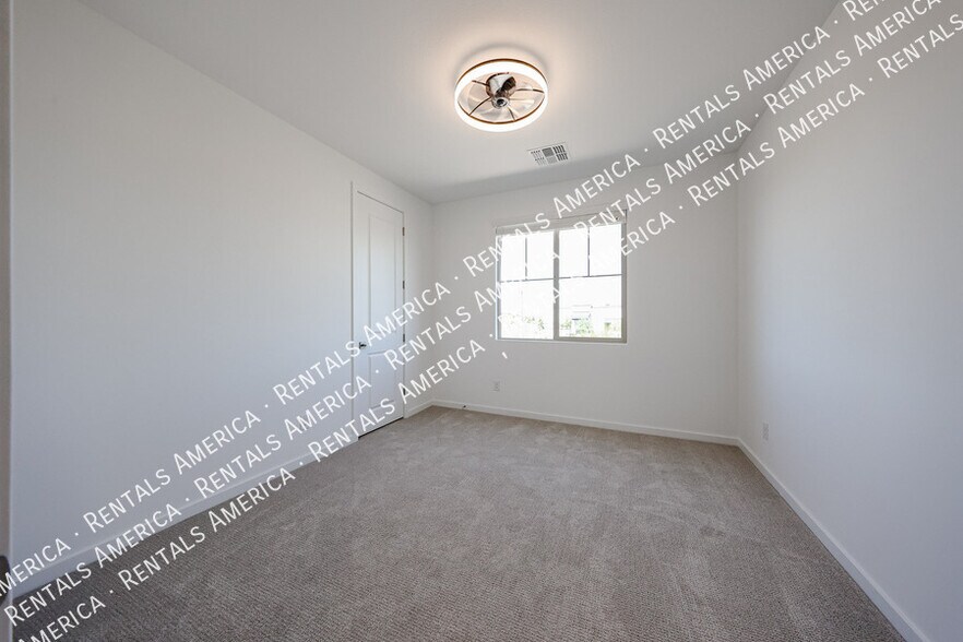 Building Photo - 2484 W Rowel Rd