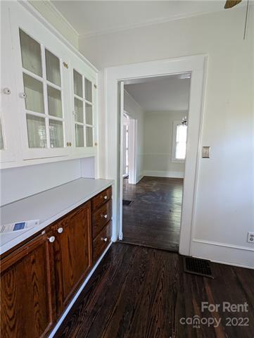 Building Photo - 904 Edgewood Cir