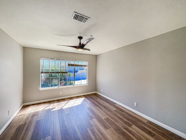 Building Photo - Spacious 4B/3BA Home with Scenic Views and...