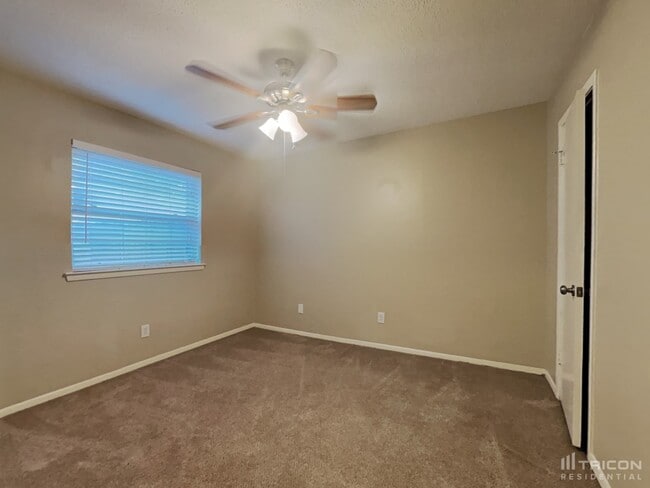Building Photo - 3328 Woodthrush Ln