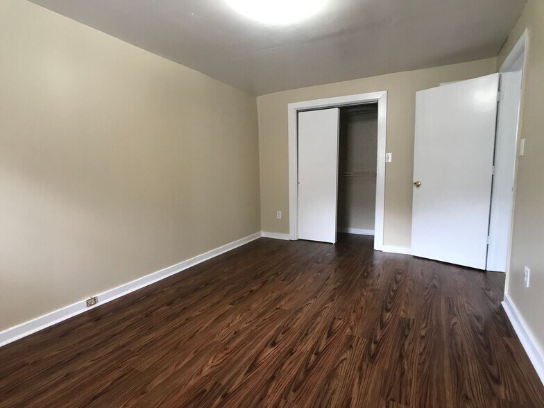 Building Photo - 1122 1/2 E 37th St