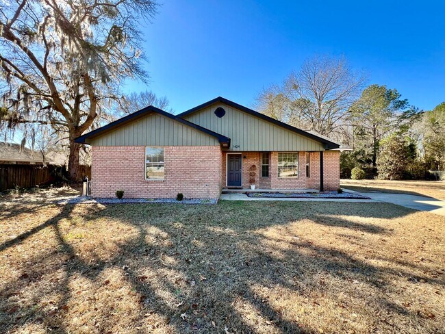 Building Photo - COMING MID-MAY 2026! (Pet Friendly)