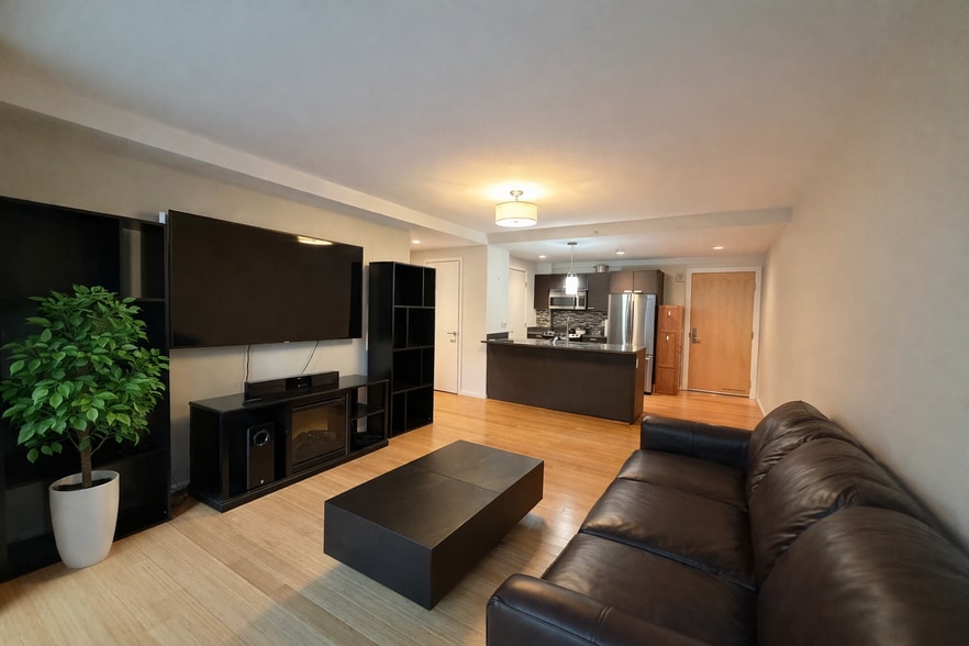 Building Photo - 2 Earhart St