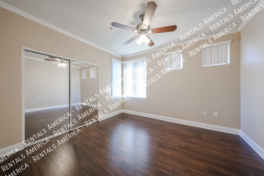 Building Photo - 1701 E Colter St