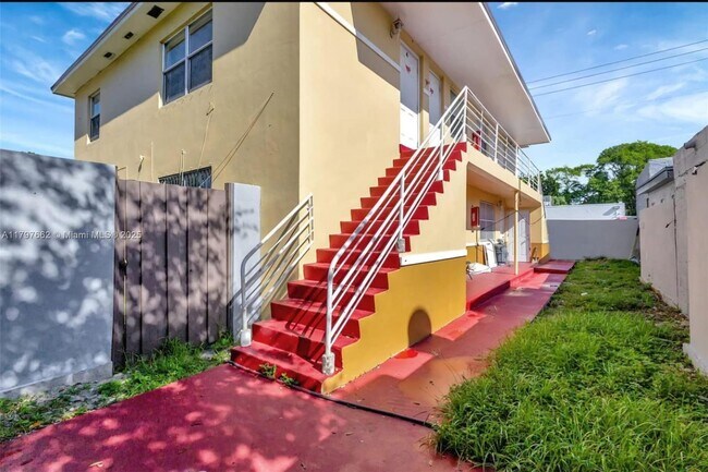Primary Photo - 1006 10th St