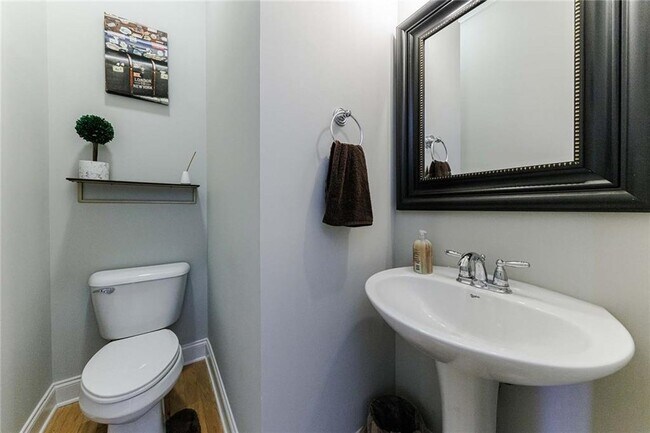 Building Photo - 2022 Cobblestone Cir NE
