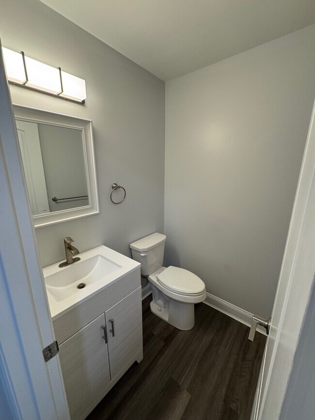 Building Photo - 222 Chesna Dr